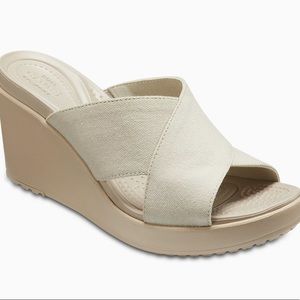 CROCS Dual Comfort Oyster Leigh II X-Strap Wedges Size 8W